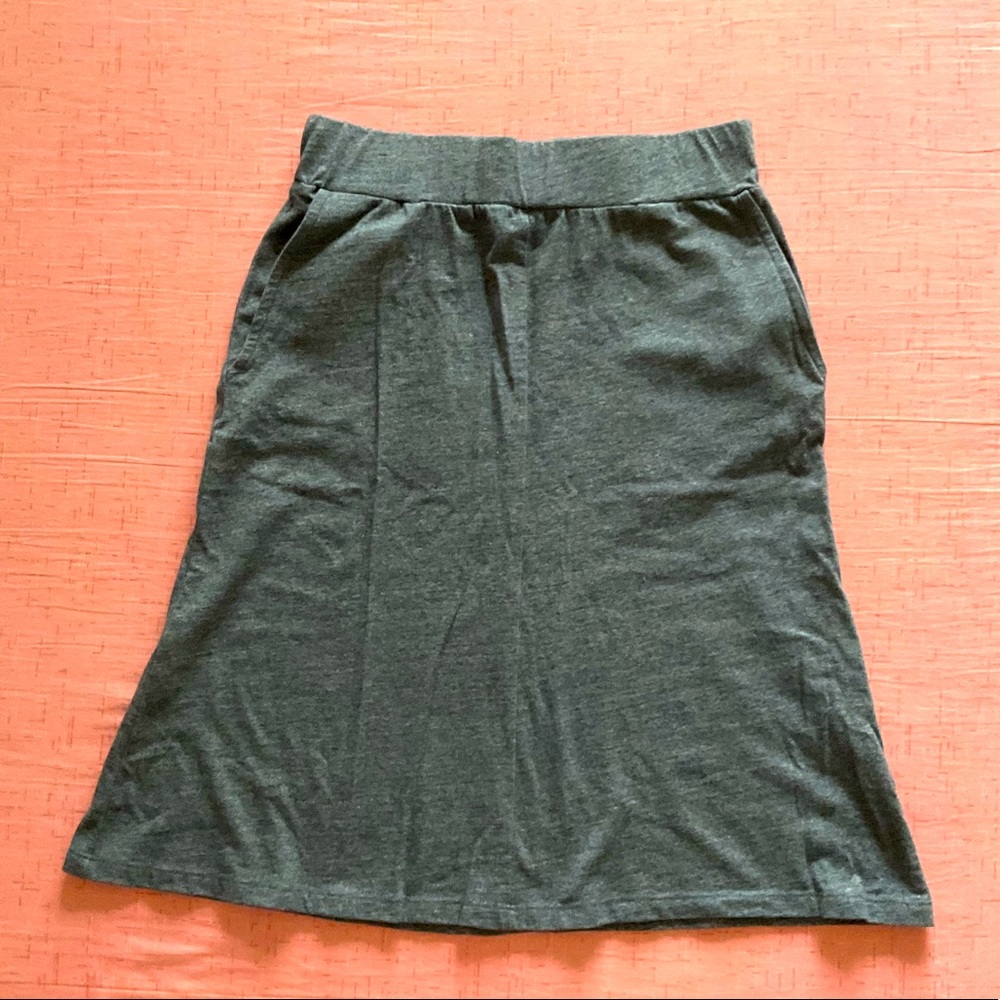 Synergy A shape skirt. W’ XS